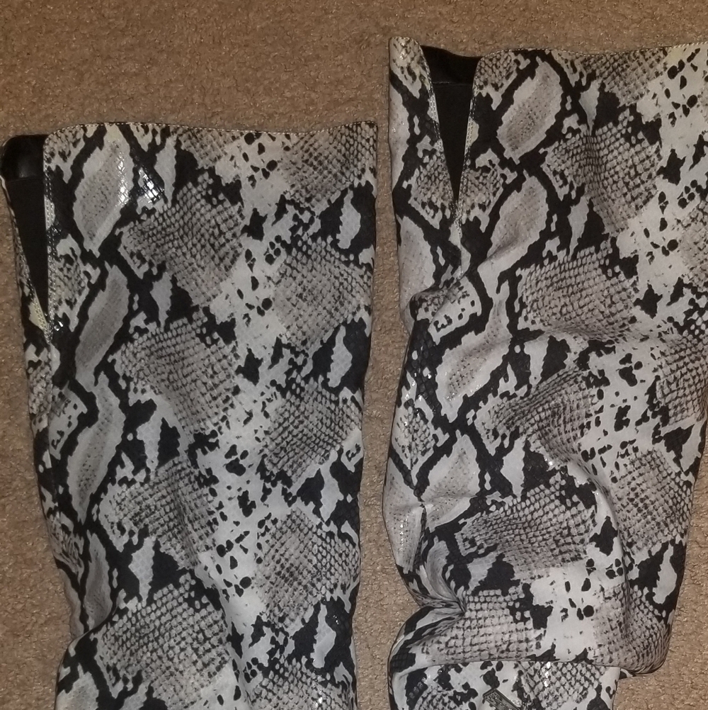 Snakeskin Print Knee-High Boots - Picture 4 of 5